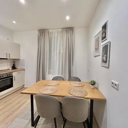 Wohnung Fuer 4 Personen Mit Smart-Tv - Nespresso - Self-Check-In - Voll Ausgestatteter Kueche Apartament *